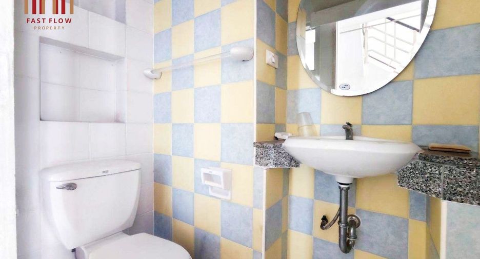 For sale 3 bedrooms townhouse in Don Mueang, Bangkok
