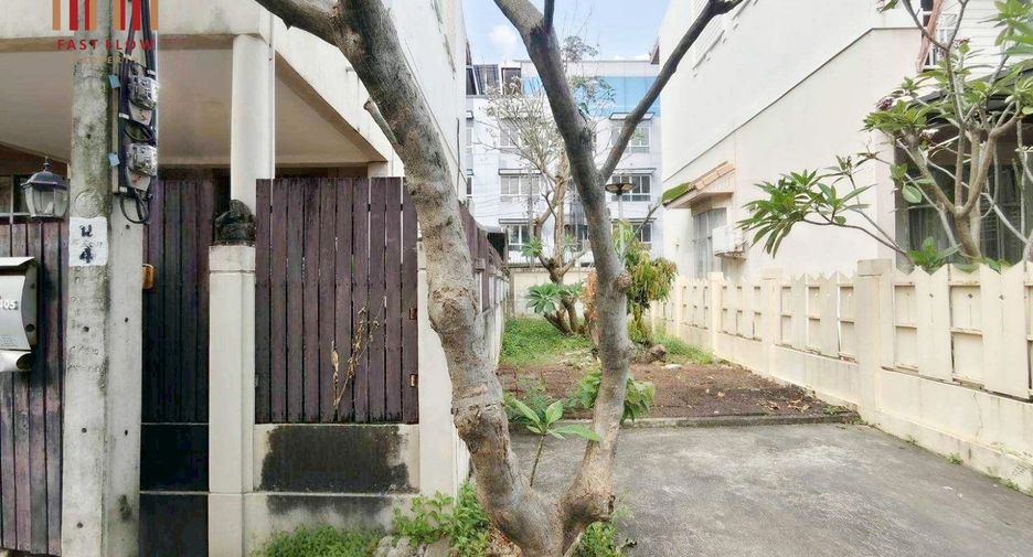 For sale 3 bedrooms townhouse in Don Mueang, Bangkok