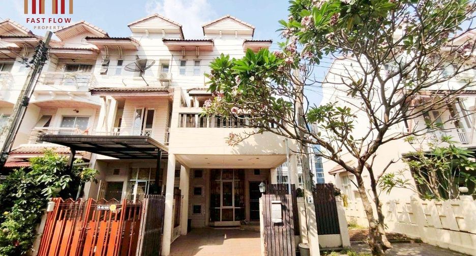 For sale 3 bedrooms townhouse in Don Mueang, Bangkok