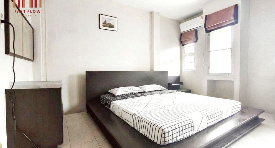 For sale 3 bedrooms townhouse in Don Mueang, Bangkok