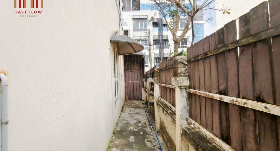 For sale 3 bedrooms townhouse in Don Mueang, Bangkok