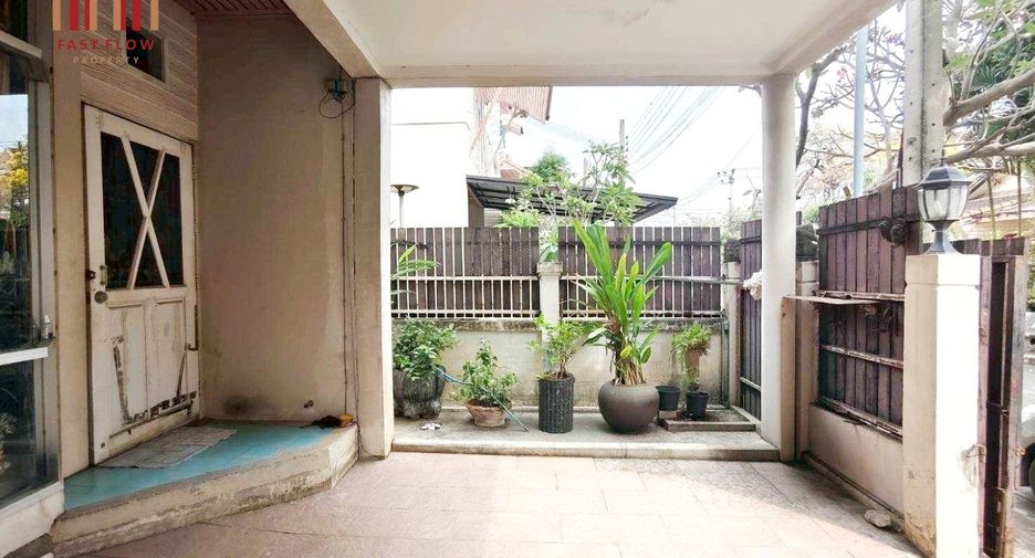 For sale 3 bedrooms townhouse in Don Mueang, Bangkok