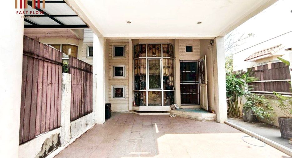 For sale 3 bedrooms townhouse in Don Mueang, Bangkok
