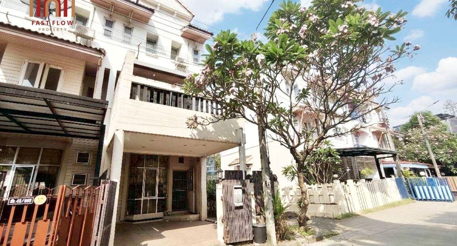 For sale 3 bedrooms townhouse in Don Mueang, Bangkok