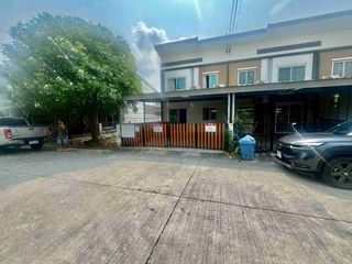 À vendre 4 chambres maison de ville à Bang Sao Thong, Samut Prakan