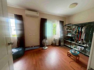 À vendre 4 chambres maison de ville à Bang Sao Thong, Samut Prakan