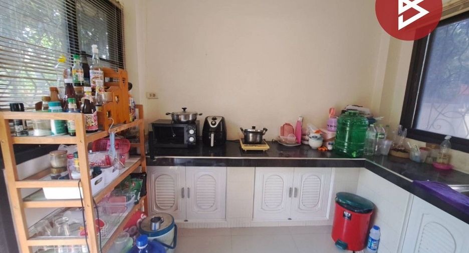 For sale 4 bedrooms house in Mueang Nakhon Sawan, Nakhon Sawan