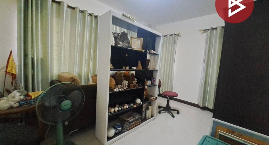 For sale 4 bedrooms house in Mueang Nakhon Sawan, Nakhon Sawan