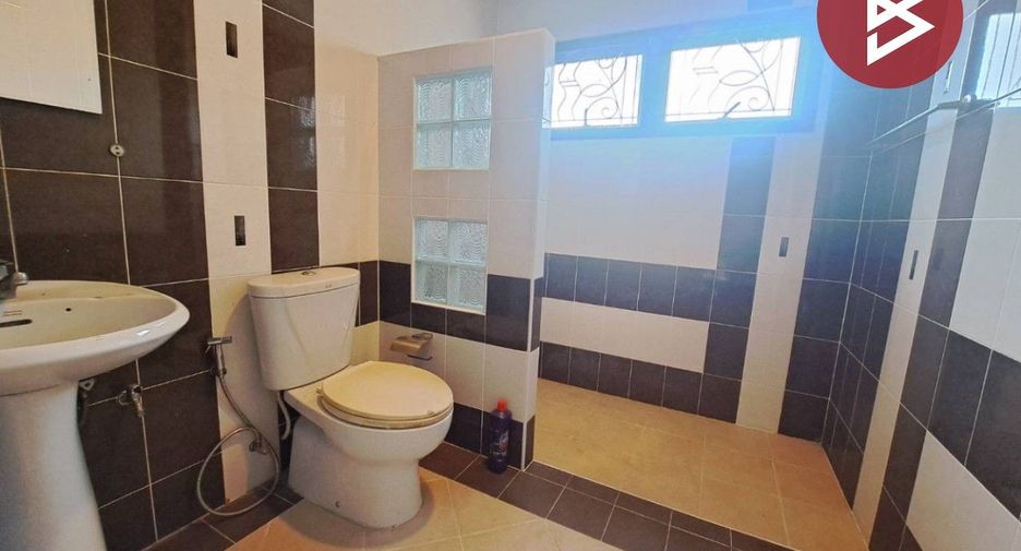 For sale 4 bedrooms house in Mueang Nakhon Sawan, Nakhon Sawan
