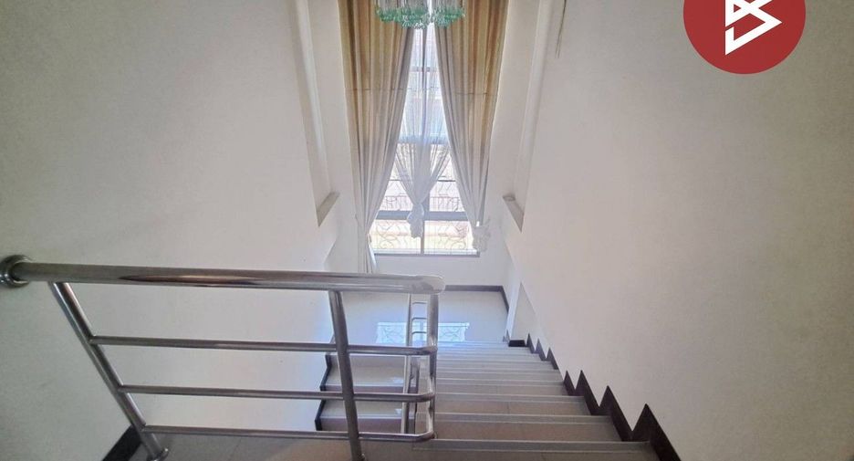 For sale 4 bedrooms house in Mueang Nakhon Sawan, Nakhon Sawan
