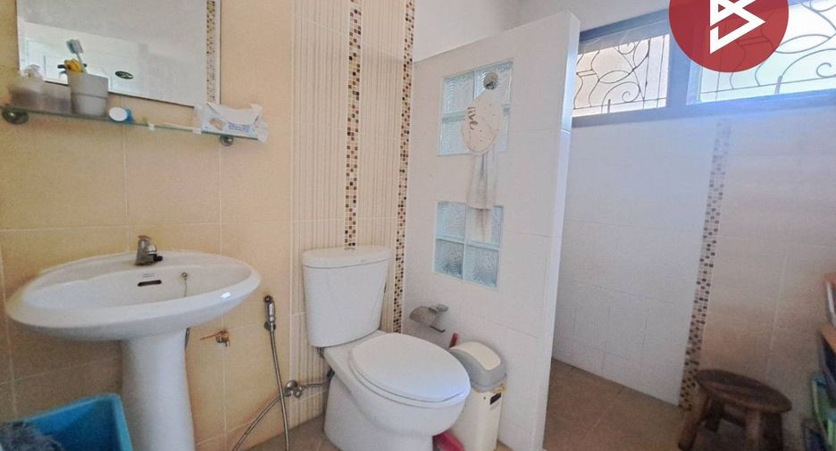 For sale 4 bedrooms house in Mueang Nakhon Sawan, Nakhon Sawan