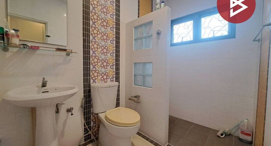 For sale 4 bedrooms house in Mueang Nakhon Sawan, Nakhon Sawan