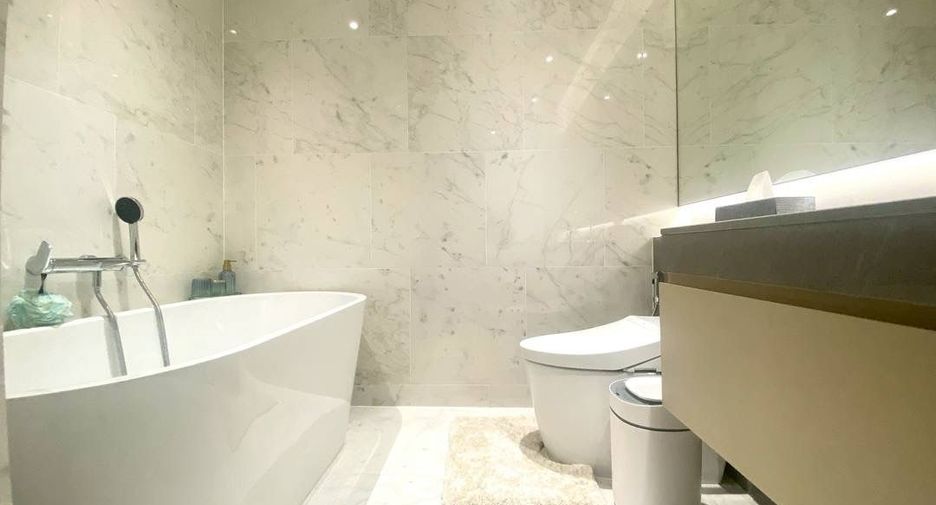 For rent 2 bedrooms condo in Pathum Wan, Bangkok