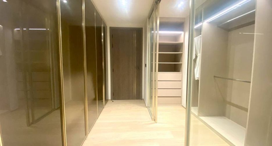 For rent 2 bedrooms condo in Pathum Wan, Bangkok