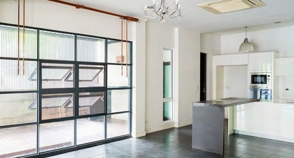 For sale 4 bedrooms townhouse in Bueng Kum, Bangkok