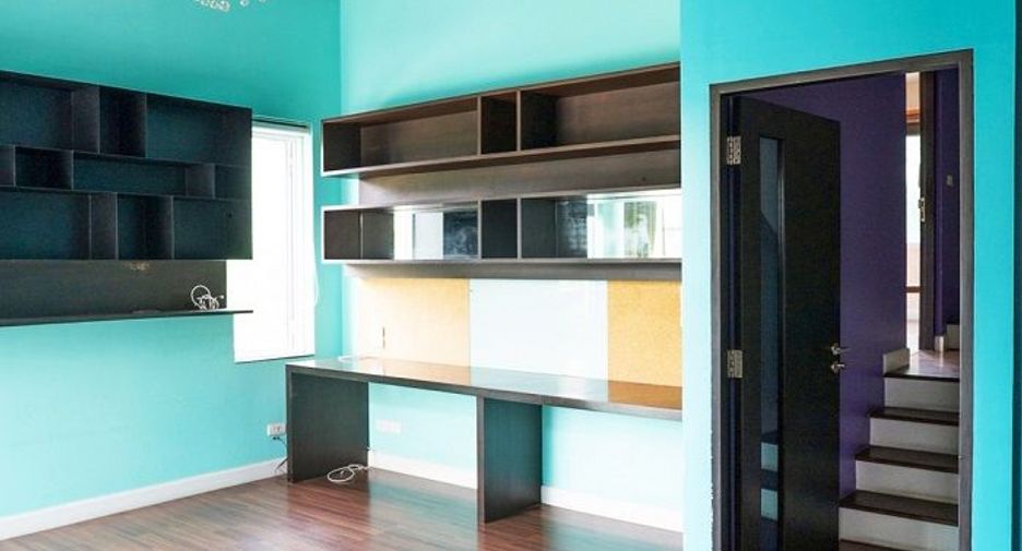 For sale 4 bedrooms townhouse in Bueng Kum, Bangkok