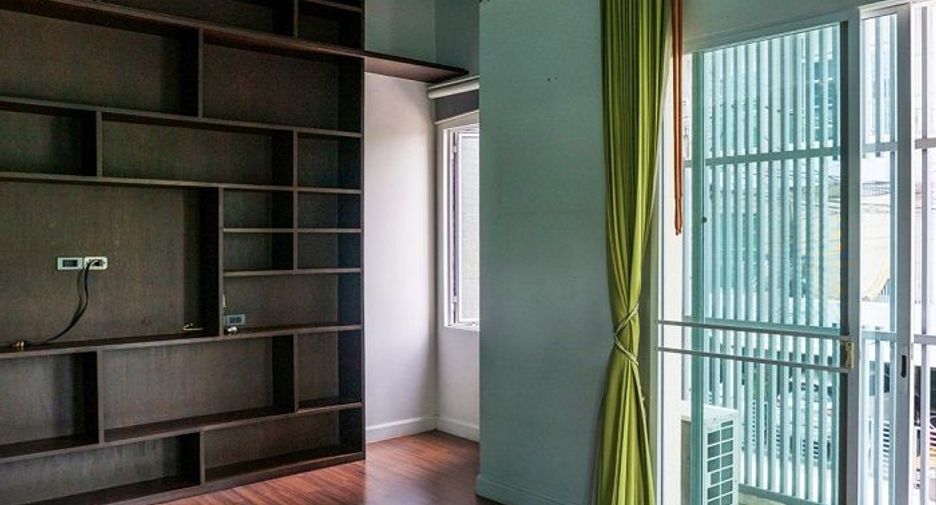 For sale 4 bedrooms townhouse in Bueng Kum, Bangkok