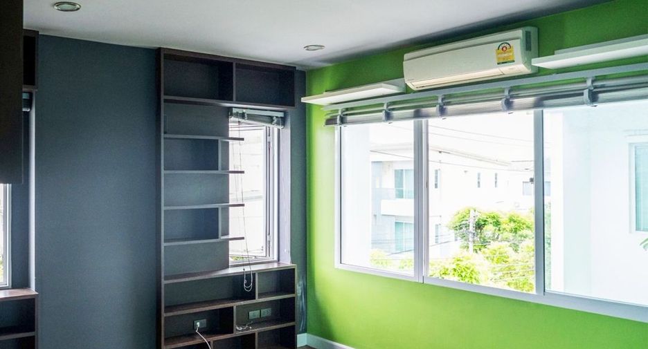 For sale 4 bedrooms townhouse in Bueng Kum, Bangkok