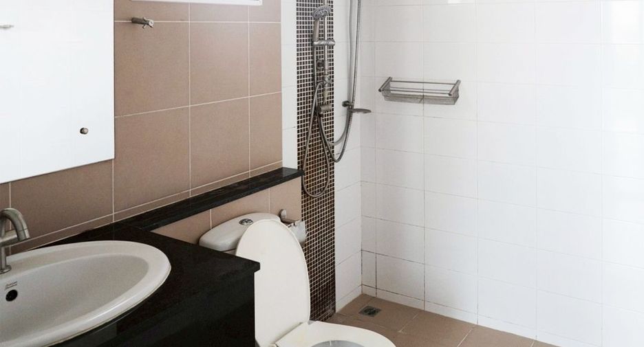 For sale 4 bedrooms townhouse in Bueng Kum, Bangkok