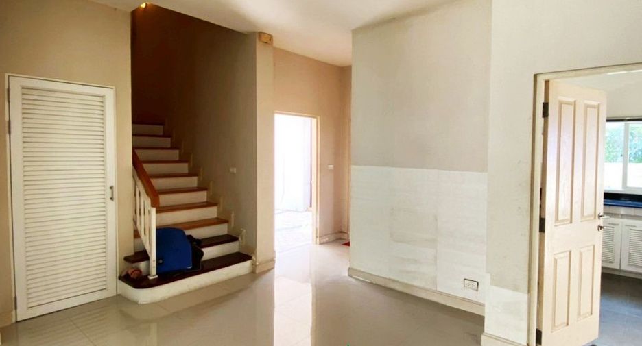 For sale 3 bedrooms house in Phasi Charoen, Bangkok