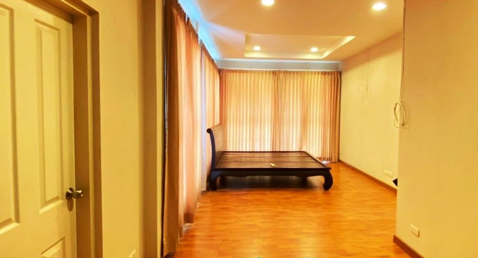 For sale 3 bedrooms house in Phasi Charoen, Bangkok