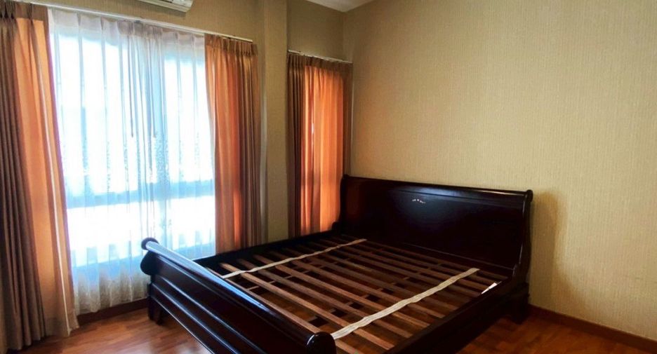 For sale 3 bedrooms house in Phasi Charoen, Bangkok