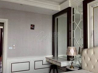 Condo en alquiler y en venta de 5 habitaciones en Watthana, Bangkok
