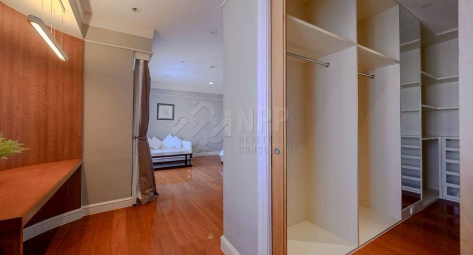 For sale 5 bedrooms condo in Khlong Toei, Bangkok