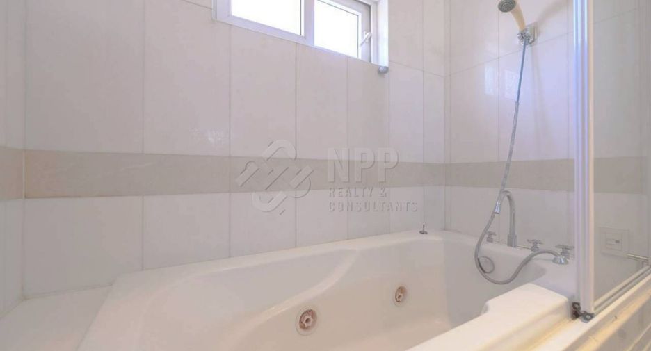 For sale 5 bedrooms condo in Khlong Toei, Bangkok