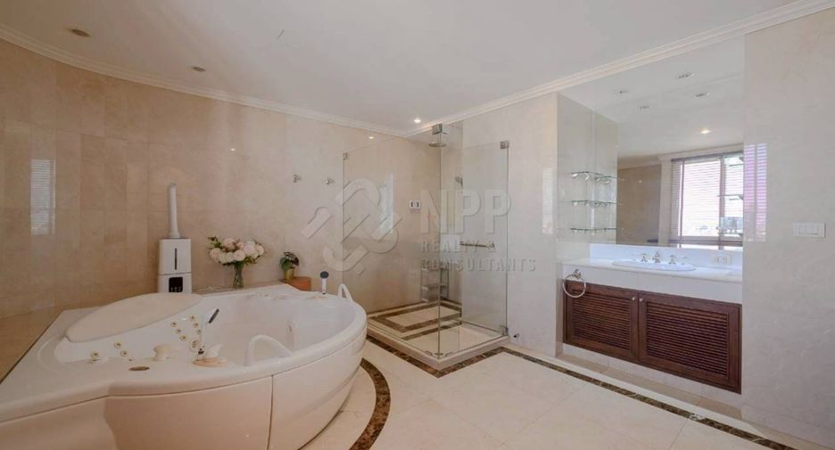For sale 5 bedrooms condo in Khlong Toei, Bangkok