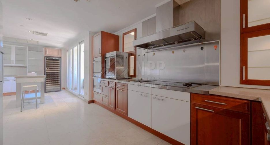 For sale 5 bedrooms condo in Khlong Toei, Bangkok
