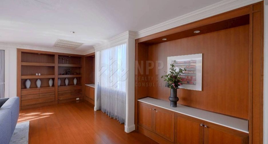 For sale 5 bedrooms condo in Khlong Toei, Bangkok