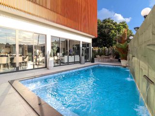 For rent and for sale 8 bedrooms villa in Bang Lamung, Chonburi
