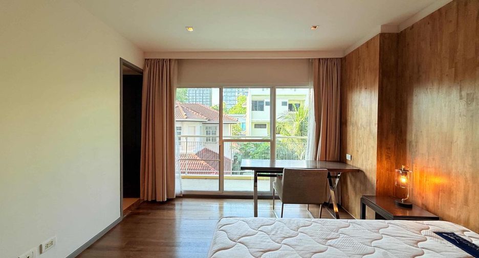 For rent and for sale 4 bedrooms condo in Khlong Toei, Bangkok