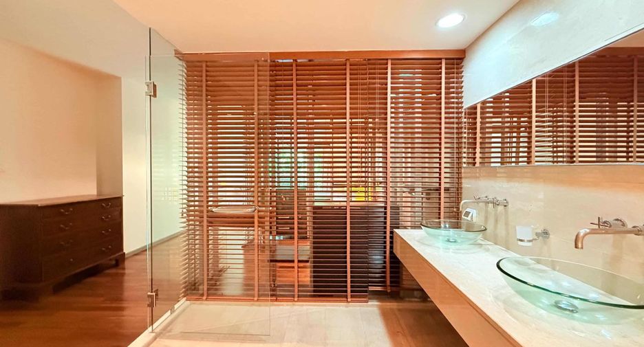 For rent and for sale 4 bedrooms condo in Khlong Toei, Bangkok