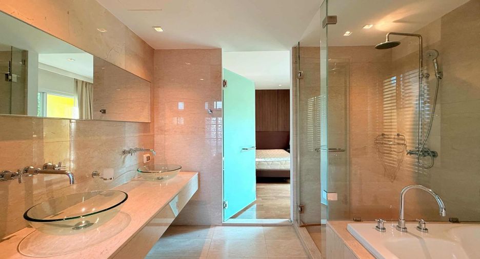 For rent and for sale 4 bedrooms condo in Khlong Toei, Bangkok