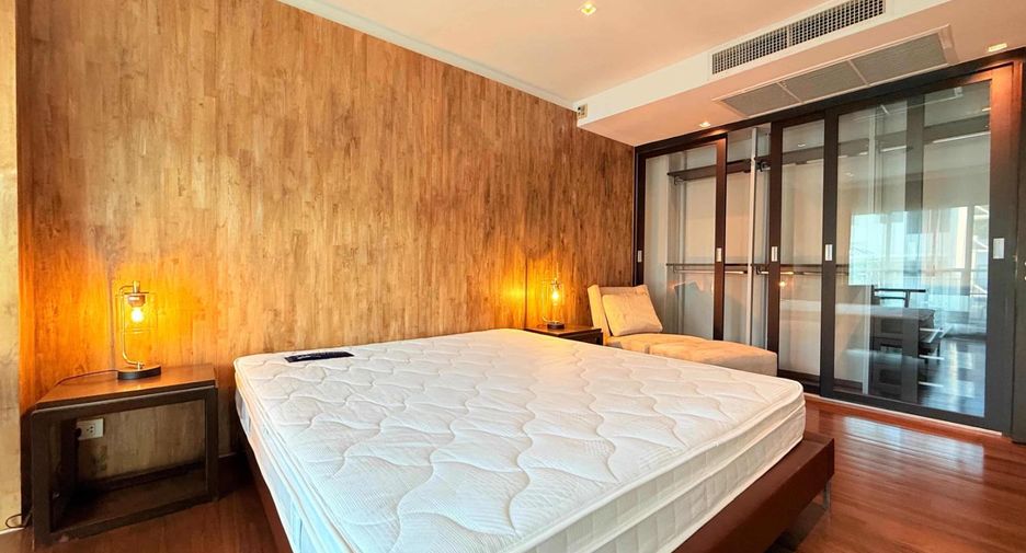 For rent and for sale 4 bedrooms condo in Khlong Toei, Bangkok