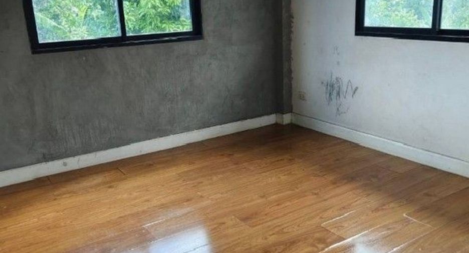 For sale 1 bed townhouse in Min Buri, Bangkok