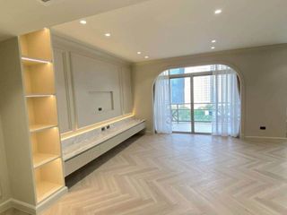 For rent 3 bedrooms condo in Pathum Wan, Bangkok