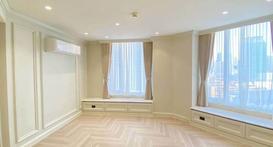 For rent 3 bedrooms condo in Pathum Wan, Bangkok