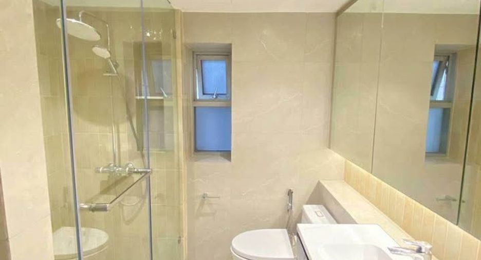 For rent 3 bedrooms condo in Pathum Wan, Bangkok