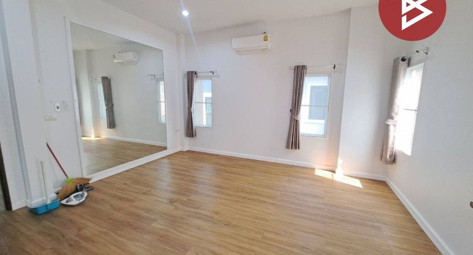 For sale 3 bedrooms house in Mueang Nakhon Sawan, Nakhon Sawan