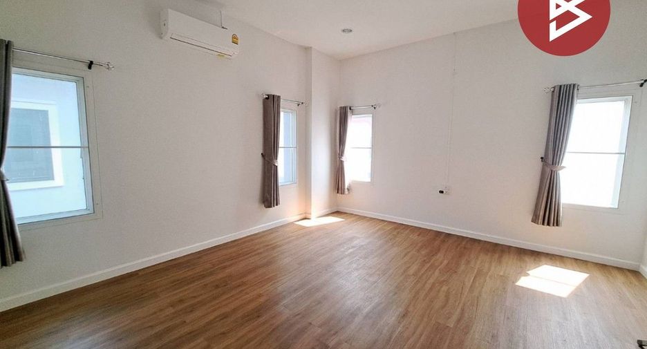 For sale 3 bedrooms house in Mueang Nakhon Sawan, Nakhon Sawan