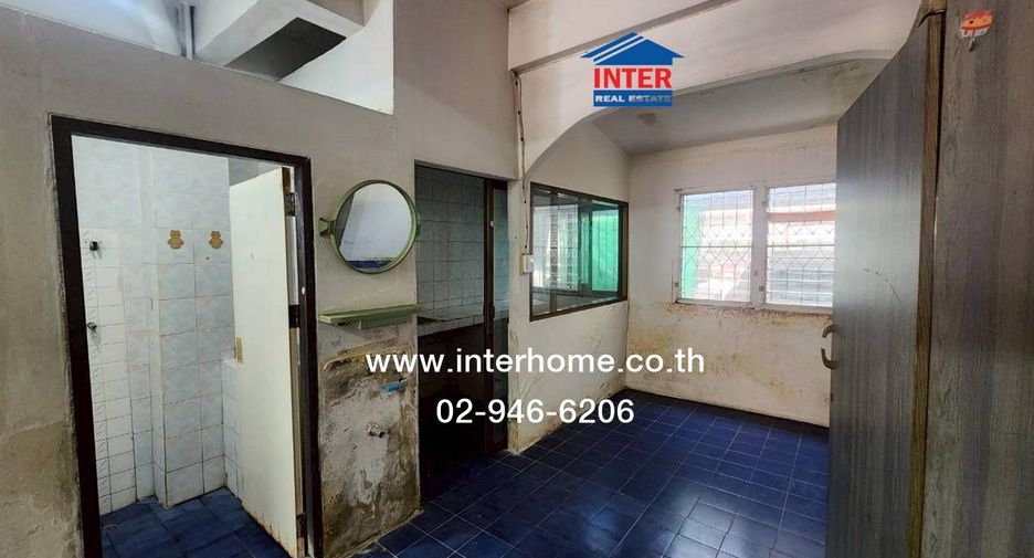 For sale 2 bedrooms townhouse in Bangkok Noi, Bangkok