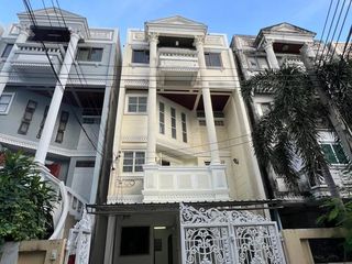 For rent 3 bedrooms house in Phaya Thai, Bangkok