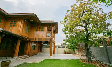 Casa en alquiler y en venta de 3 habitaciones en Huai Khwang, Bangkok
