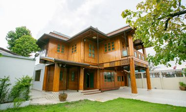 Casa en alquiler y en venta de 3 habitaciones en Huai Khwang, Bangkok