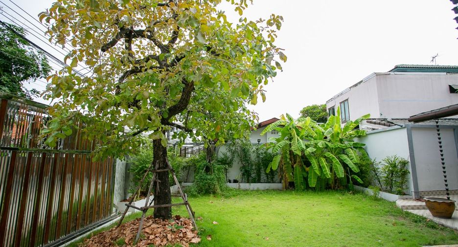 For rent and for sale 3 bedrooms house in Huai Khwang, Bangkok