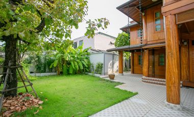 Casa en alquiler y en venta de 3 habitaciones en Huai Khwang, Bangkok