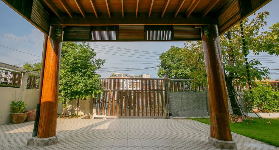For rent and for sale 3 bedrooms house in Huai Khwang, Bangkok